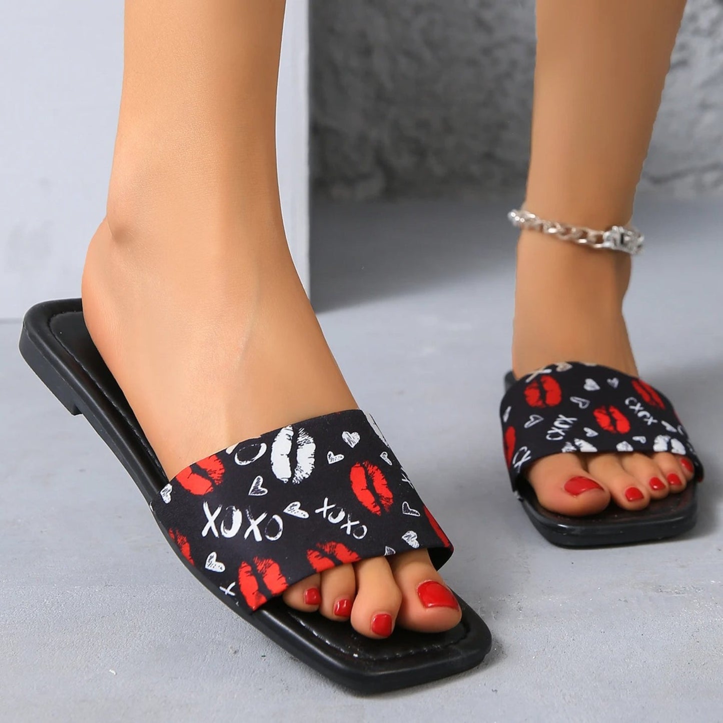 NIMA antislip comfortabele slippers met zwarte opdruk