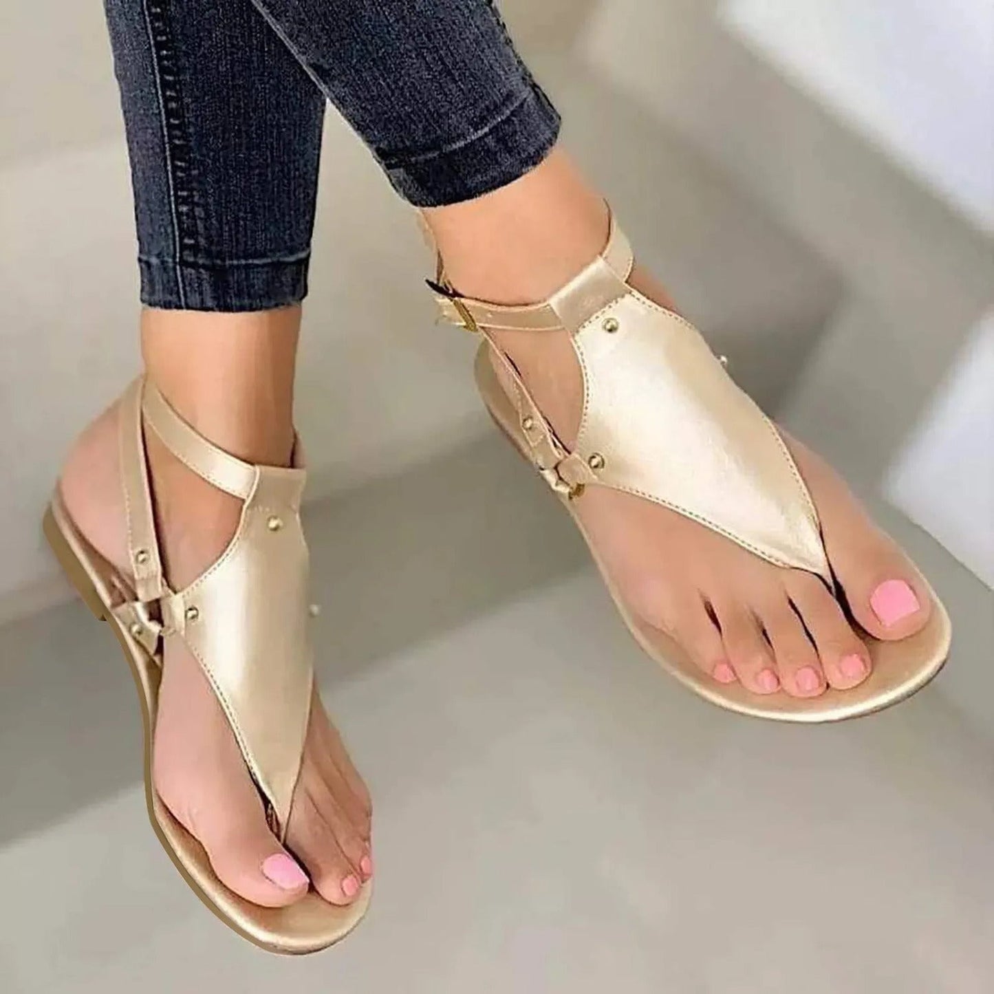 NIMA zwart bruin retro leren teensandalen