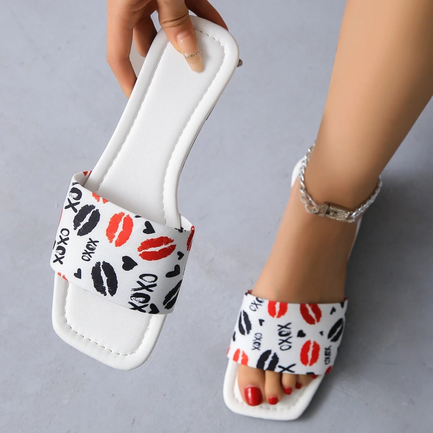 NIMA antislip comfortabele slippers met zwarte opdruk