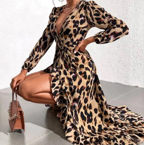 NIMA Kleid mit V-Ausschnitt 2024