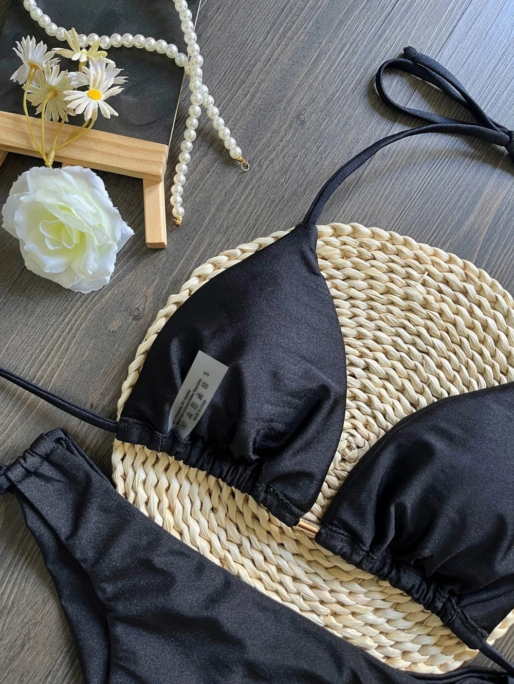 NIMA zwarte eenvoudige brazilian bikini met bandjes