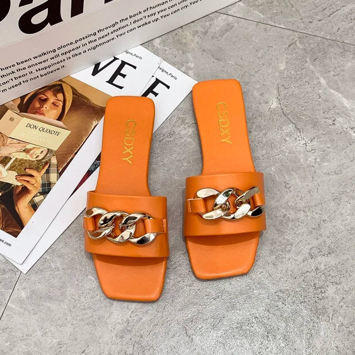 NIMA witte platte metalen werk slippers met letterprint