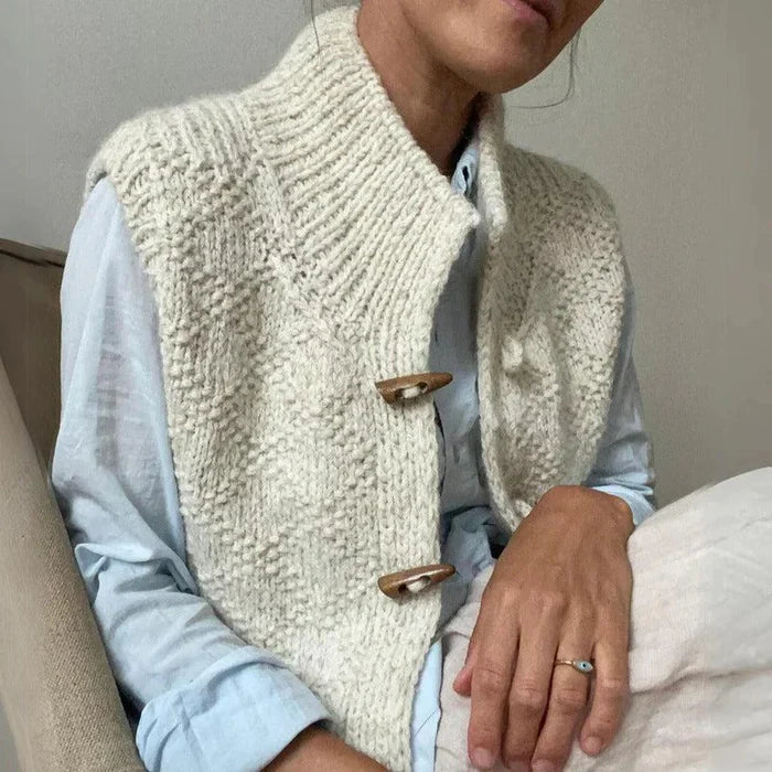 Mason – basic sleeveless vest in a simple design