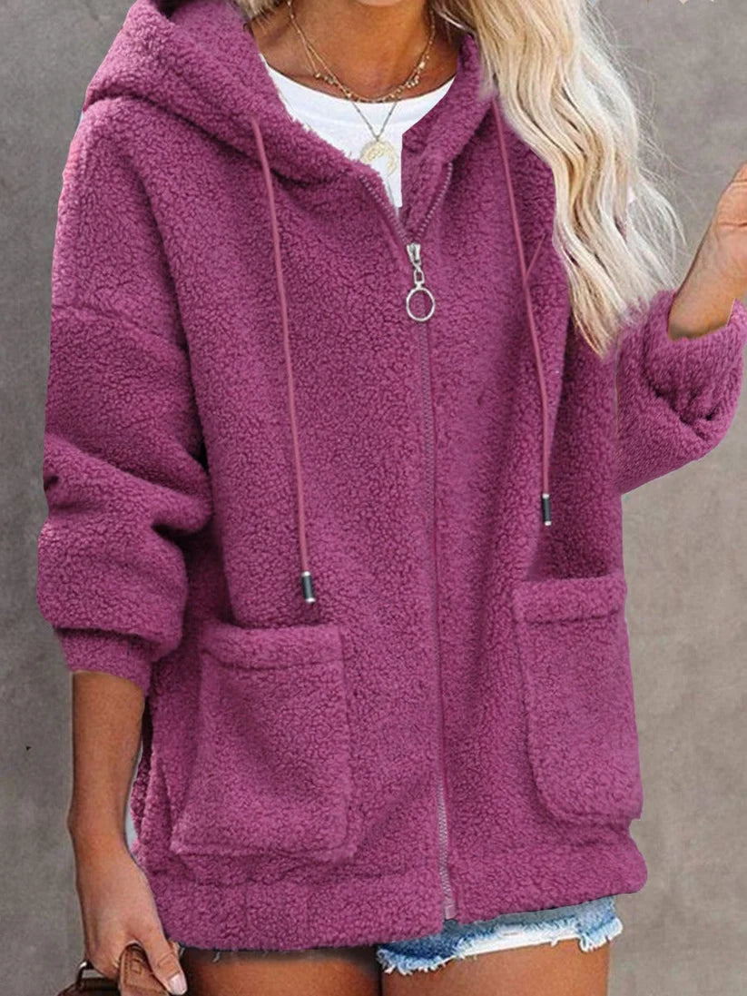 Freya – sherpa jacket with plush look, zipper, and oversized fit