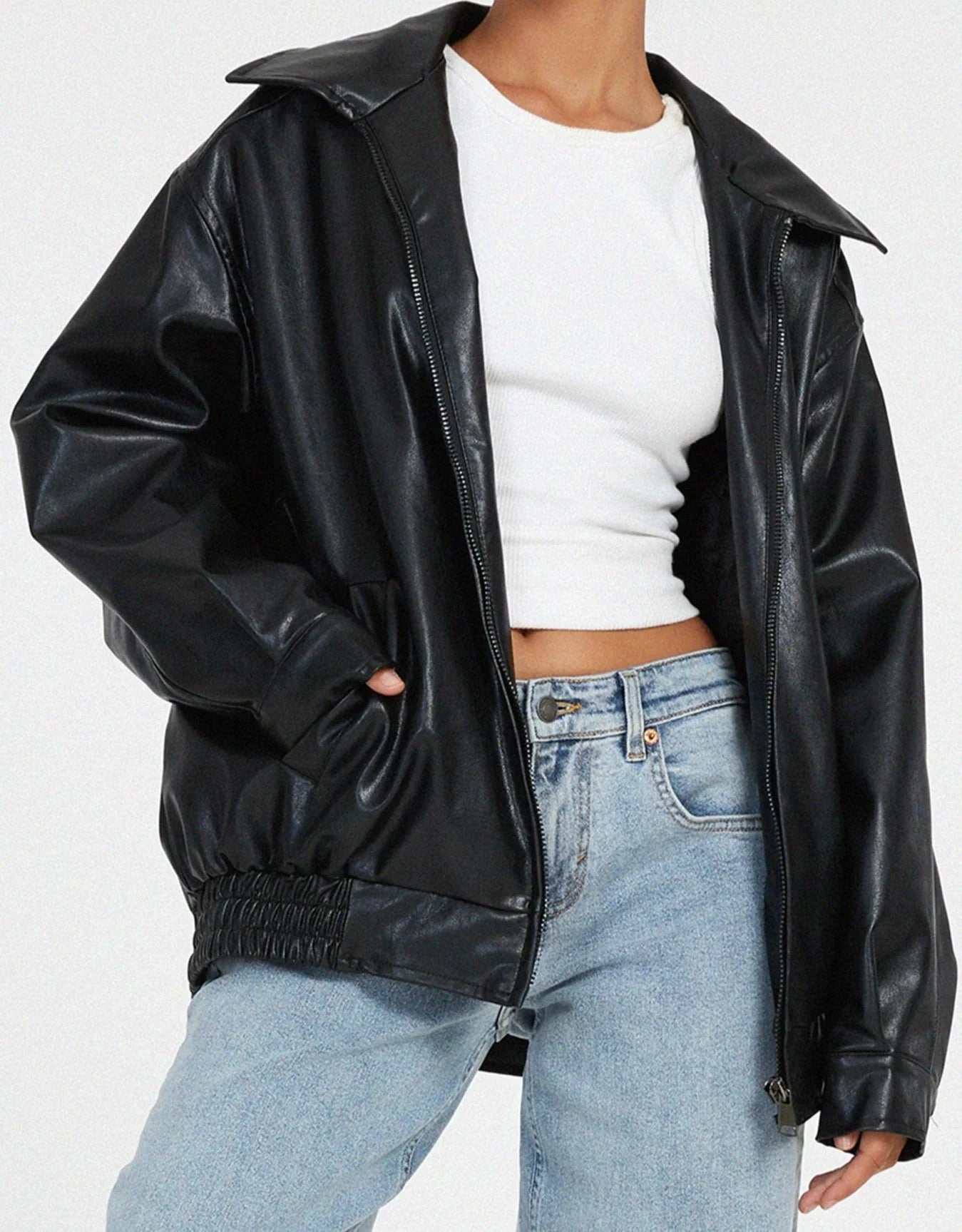 Sophia's casual oversized leather jacket – a modern oversized look