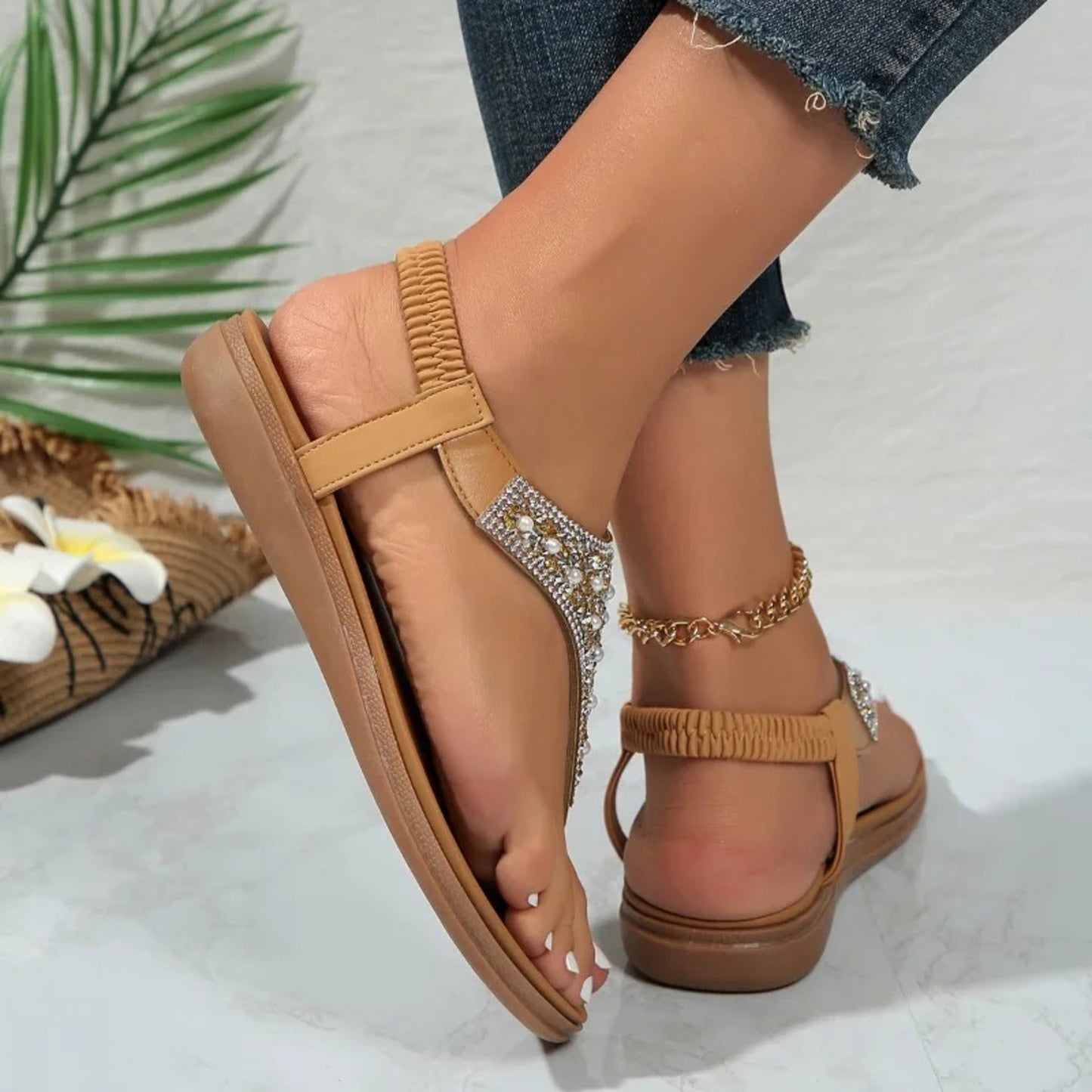 NIMA Pailletten met bergkristallen zwarte teensandalen
