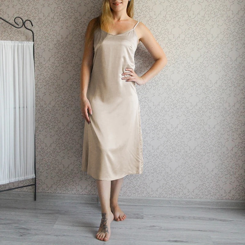 NIMA Backless V-Neck Maxi Dress