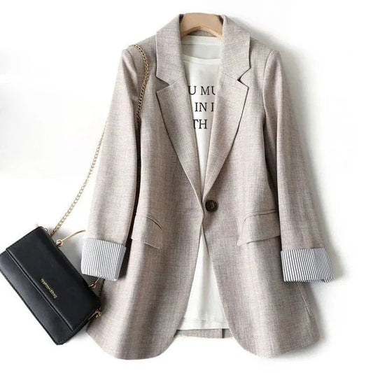 Casual women's blazer with pocket – elegant casual touch