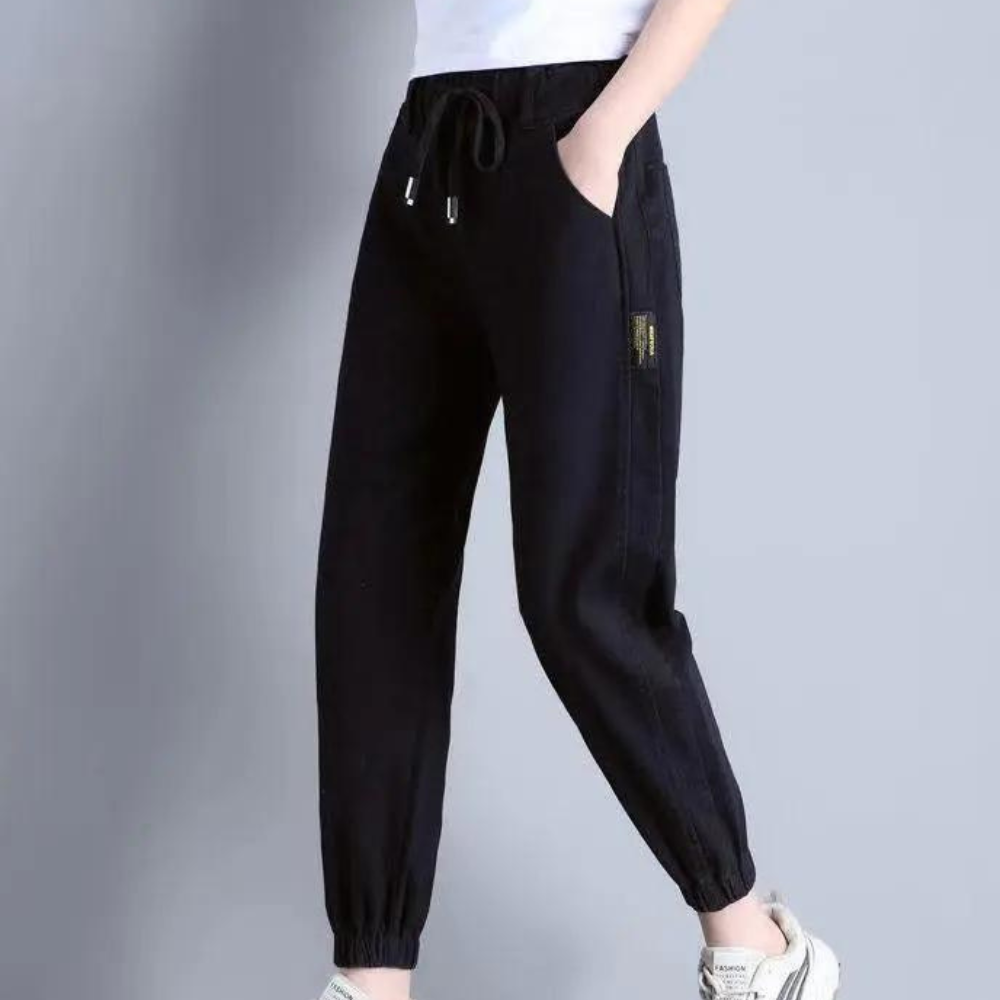 Lucrezia - trendy, casual women's jeans with an adjustable waistband for a perfect fit