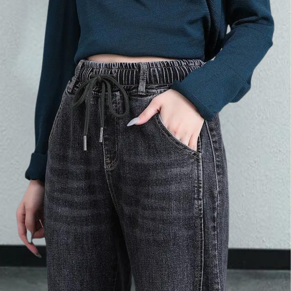 Lucrezia - trendy, casual women's jeans with an adjustable waistband for a perfect fit