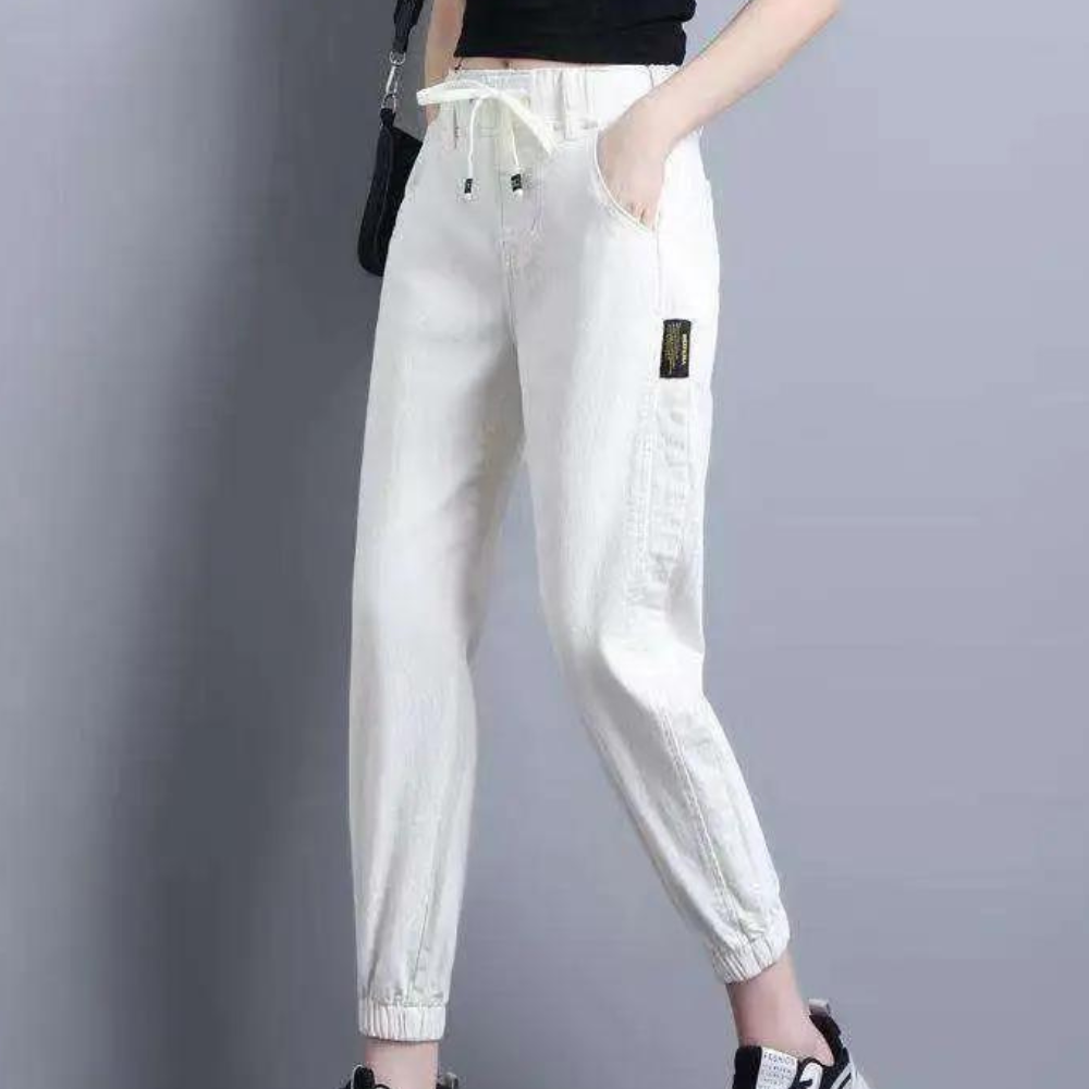 Lucrezia - trendy, casual women's jeans with an adjustable waistband for a perfect fit