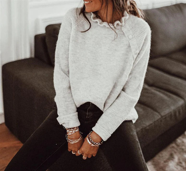 Amelia – wool knit sweater with ruffled collar and relaxed fit