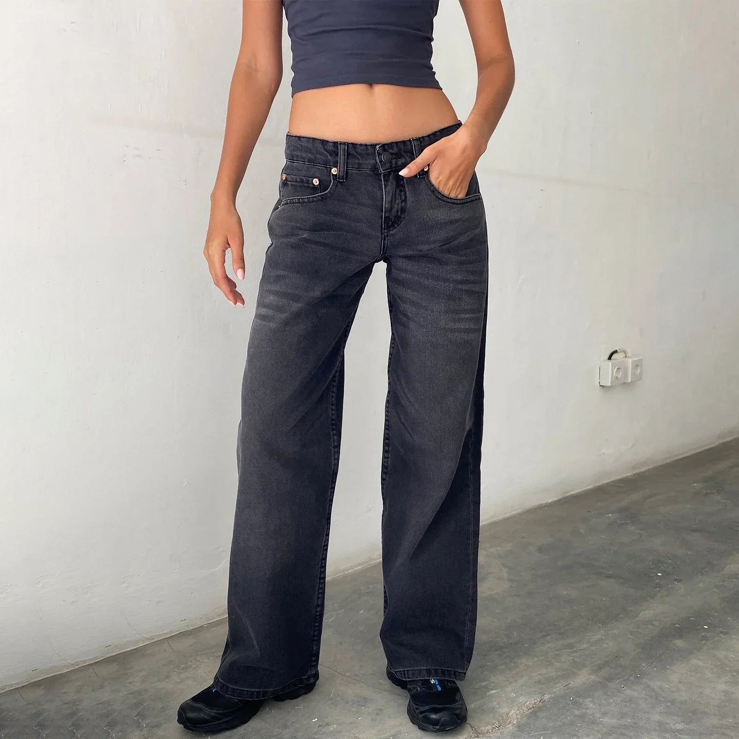 Women's wide-leg vintage jeans