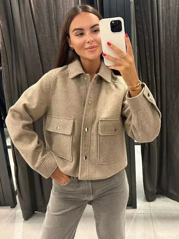 Casual women's jacket with pocket – light transitional look