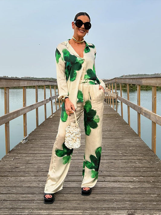 NIMA witte blouse en broek set met groene bloemenprint