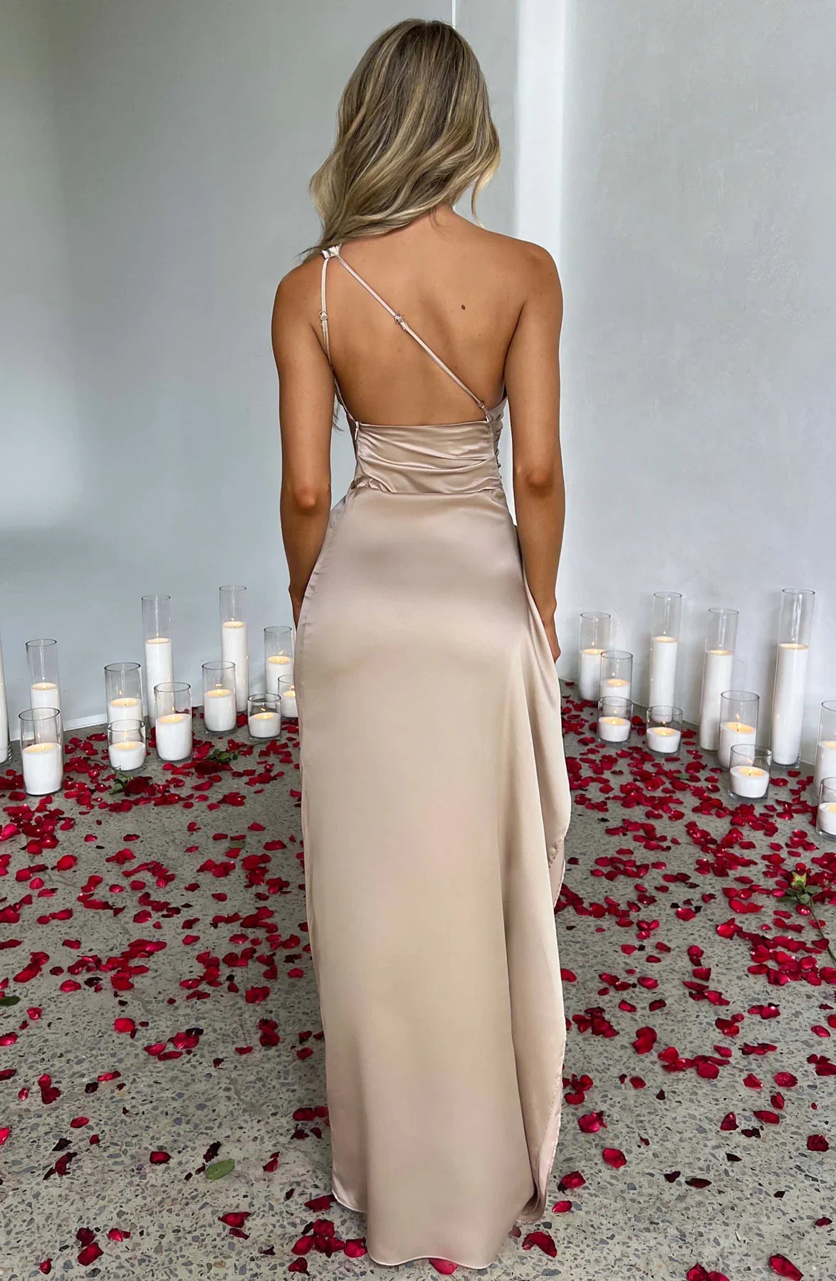 NIMA Elegante Satijnen Splitjurk met één Schouder