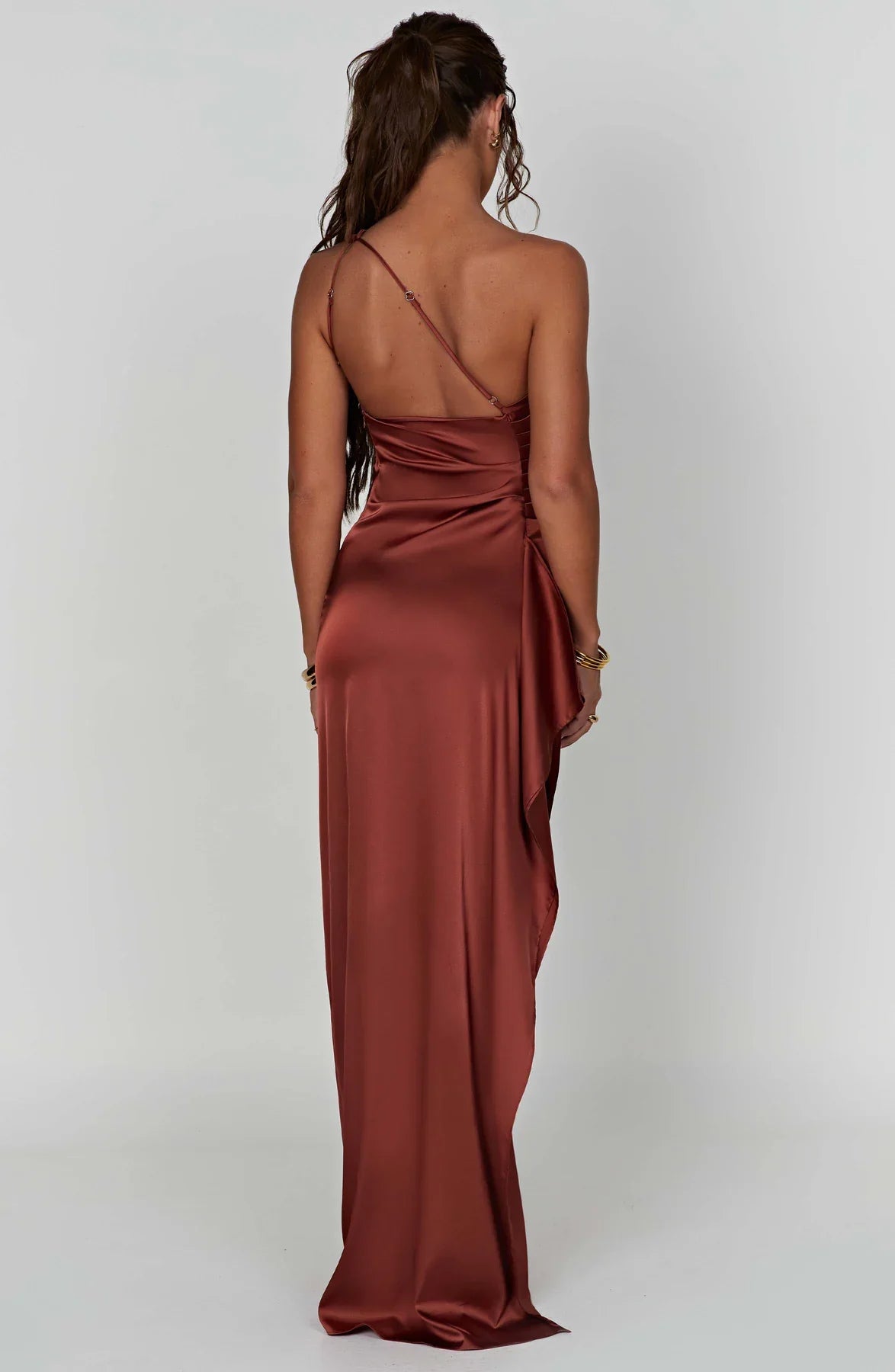 NIMA Elegante Satijnen Splitjurk met één Schouder