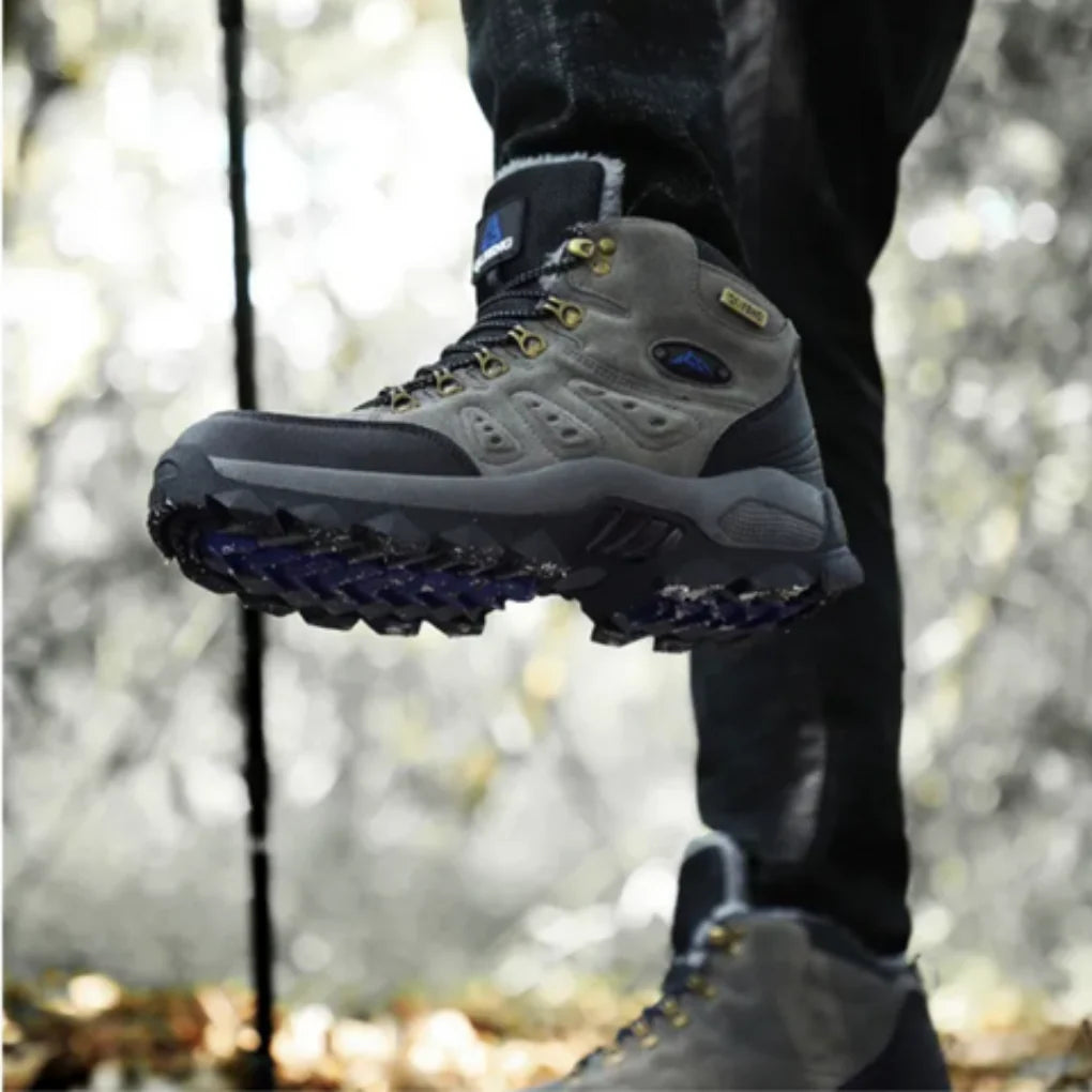 Men's outdoor hiking shoes with a grippy sole – stable & comfortable