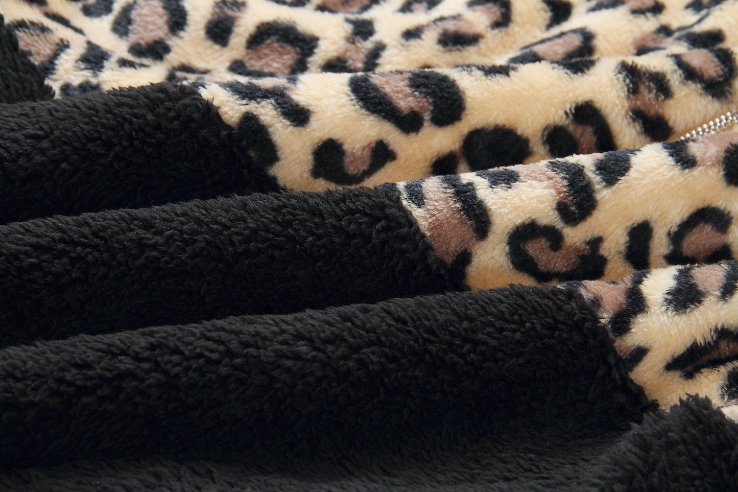 Teddy pullover - extremely warm and cozy hoodie with a stylish leopard pattern for spring