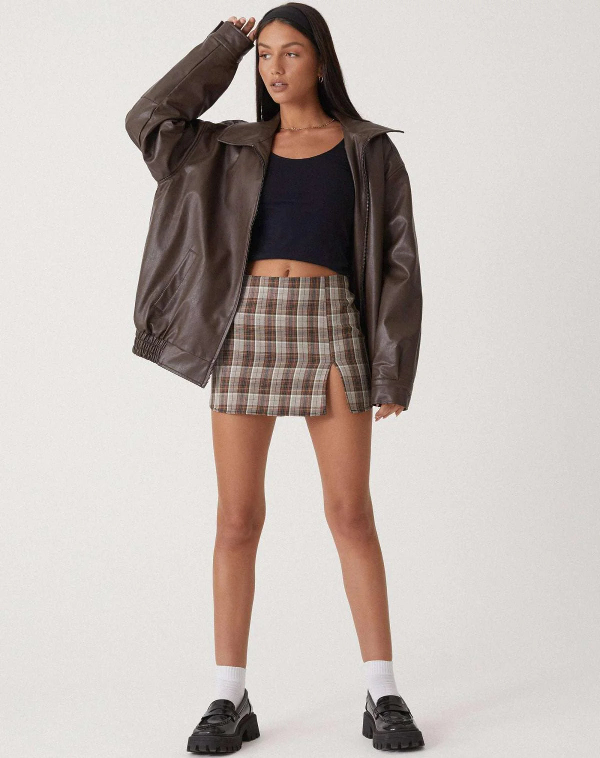 Sophia's casual oversized leather jacket – a modern oversized look